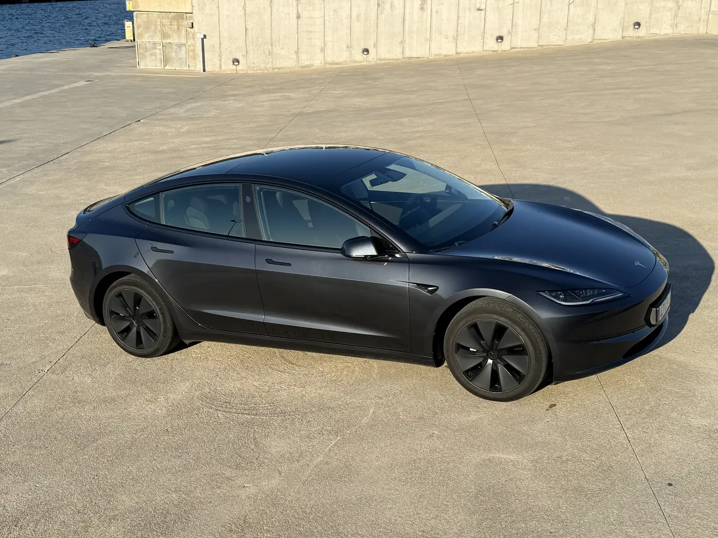 Tesla Model 3 Long-Range Dual Motor AWD - 2