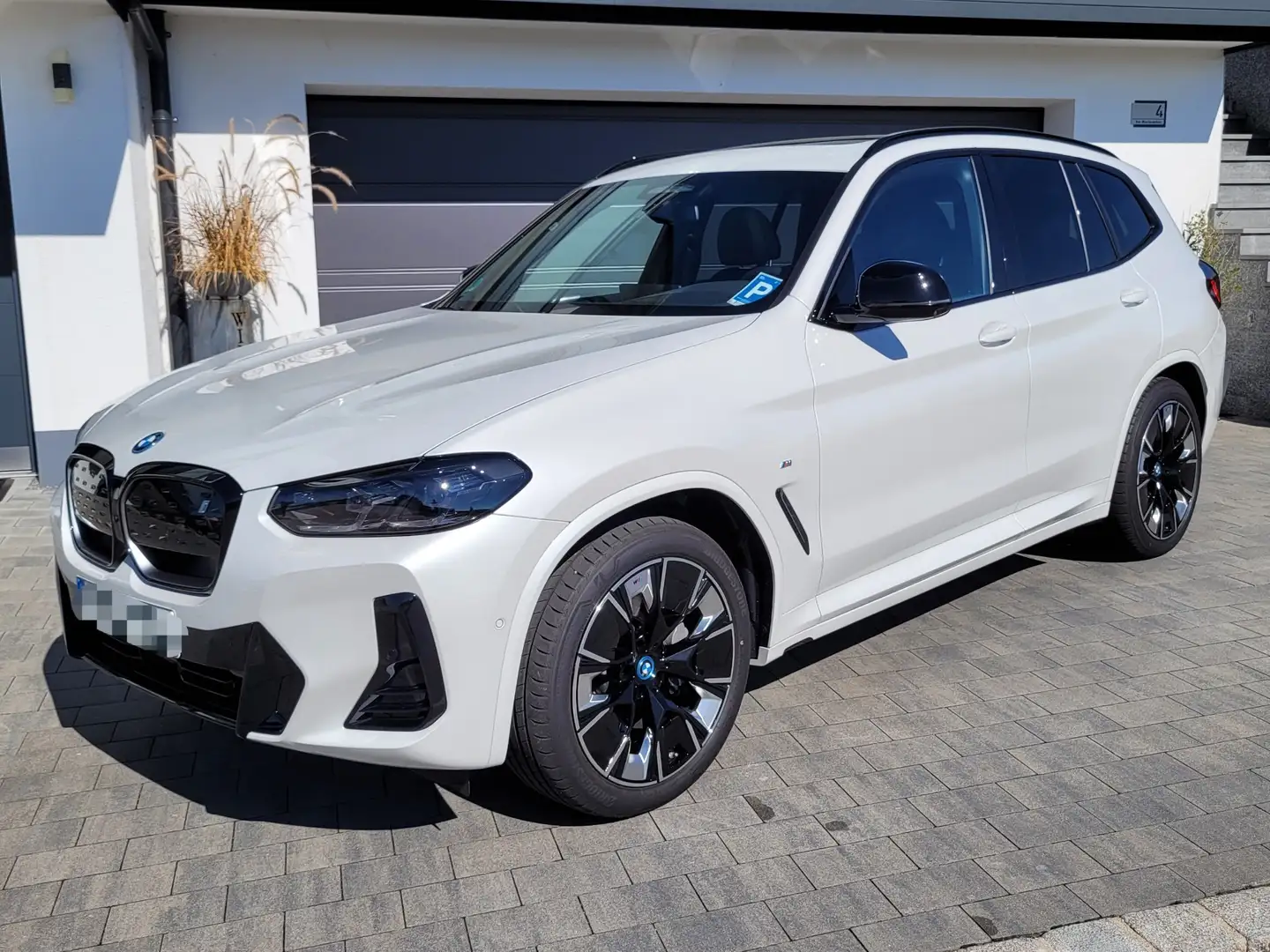 BMW iX3 Impressive Weiß - 1