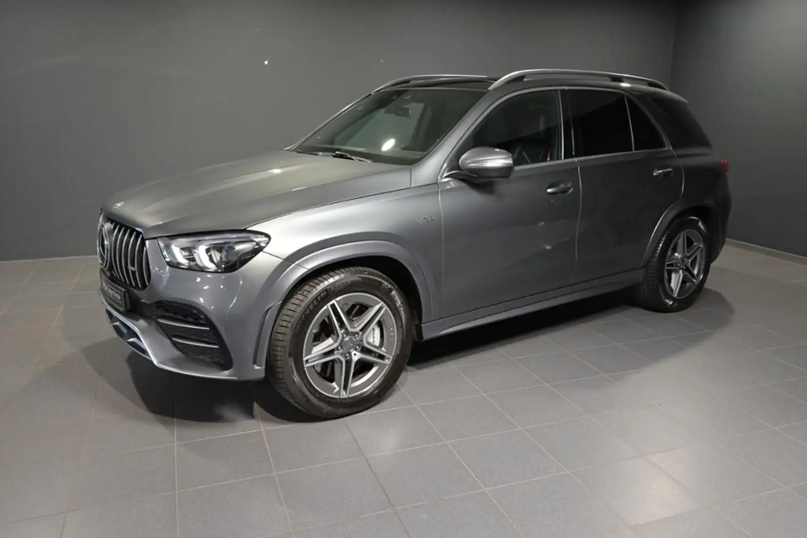 Mercedes-Benz GLE 53 AMG 4M+ AMG/PANO/SHZ/LED/AHK/DISTRO/SOUND Šedá - 1