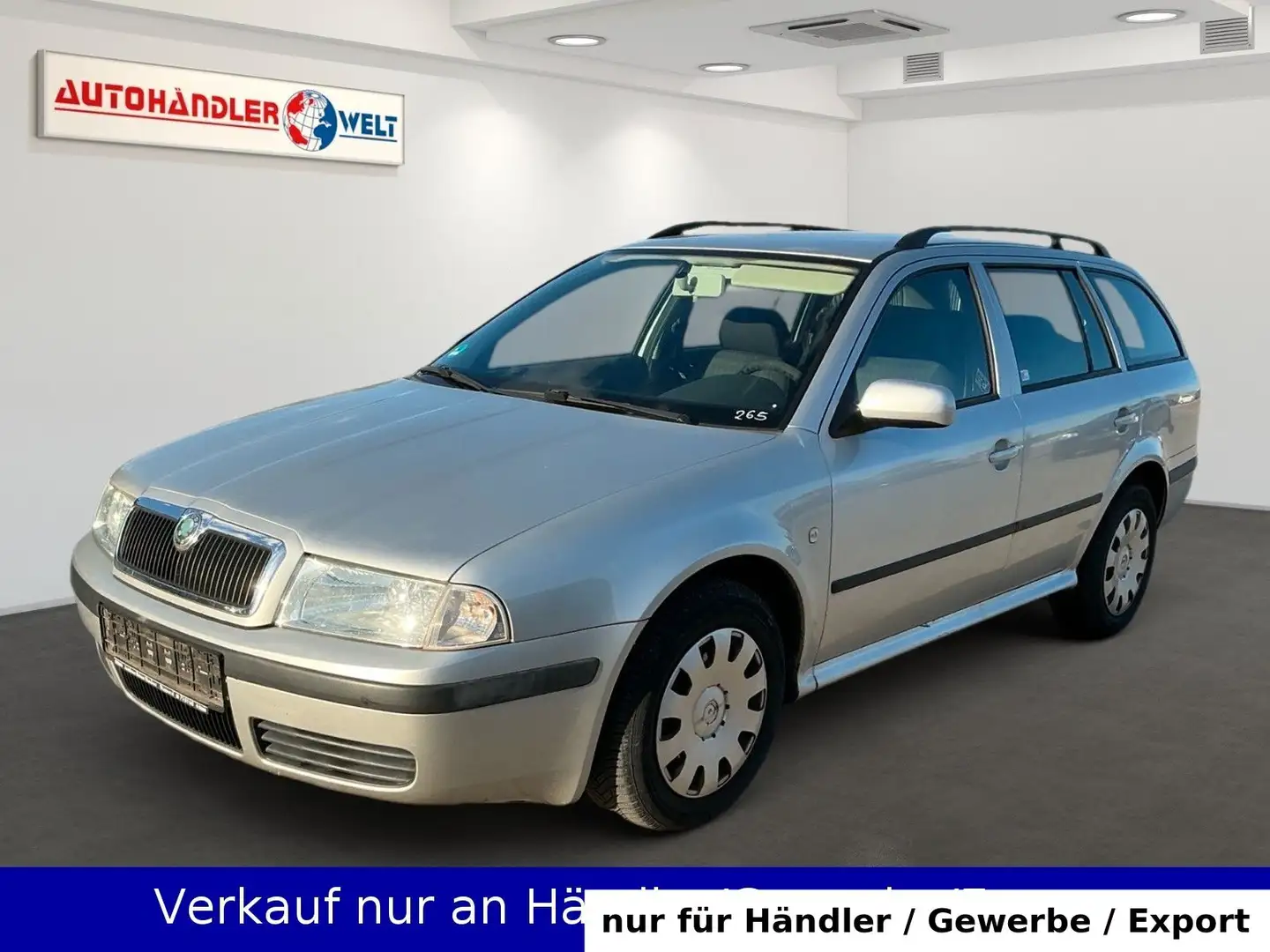 Skoda Octavia 2.0 Combi Advance Silber - 1