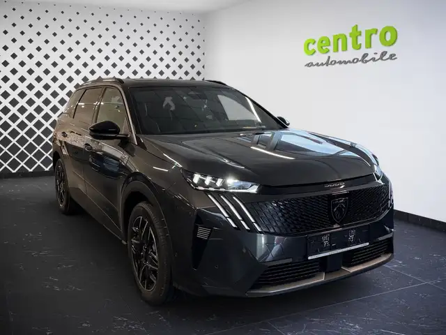 Peugeot 5008 view 4