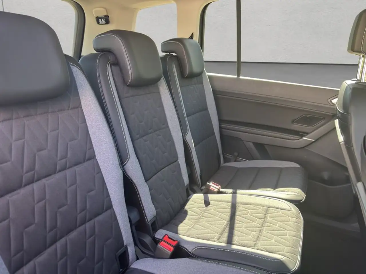 Volkswagen Touran 1.5 TSI ACT DSG Energy ACC, AHK, KAMERA 21