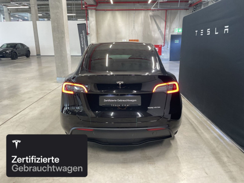 Tesla Model Y Long Range AWD — photo 6