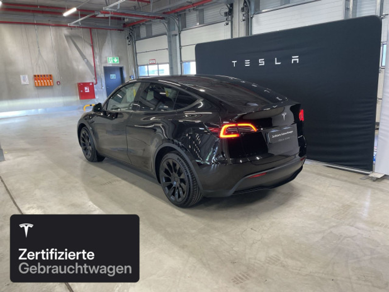 Tesla Model Y Long Range AWD — photo 5