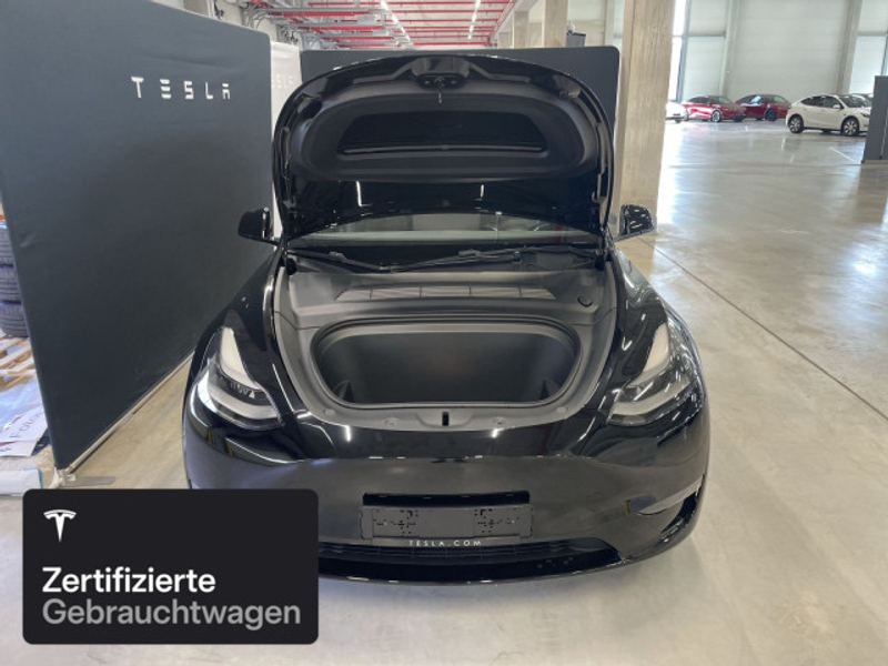 Tesla Model Y Long Range AWD — photo 8