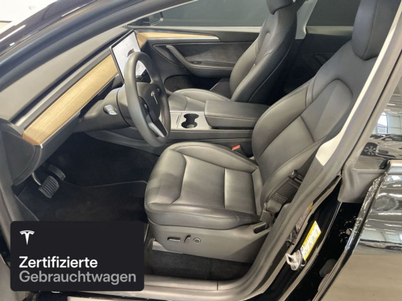 Tesla Model Y Long Range AWD — photo 10