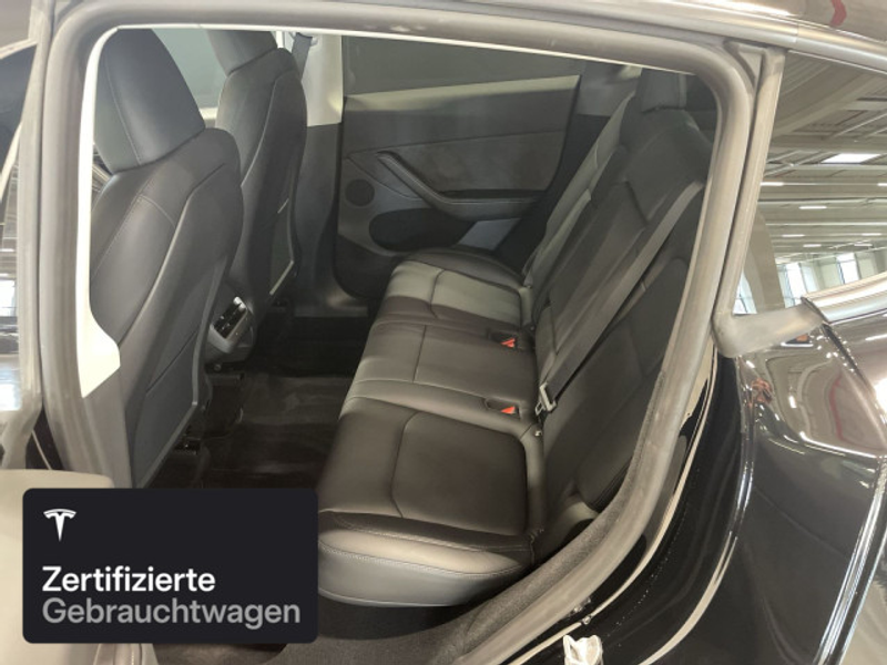 Tesla Model Y Long Range AWD — photo 12