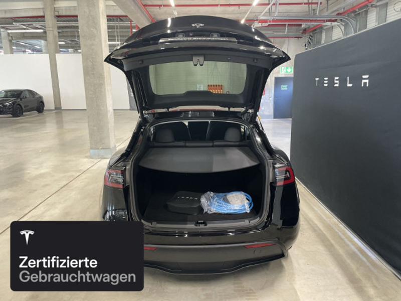 Tesla Model Y Long Range AWD — photo 9