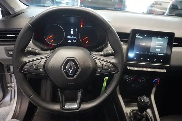 Renault Clio view 11