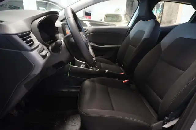 Renault Clio view 8