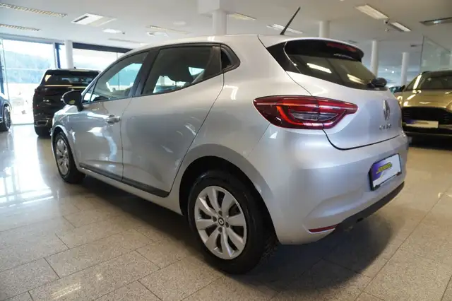 Renault Clio view 4