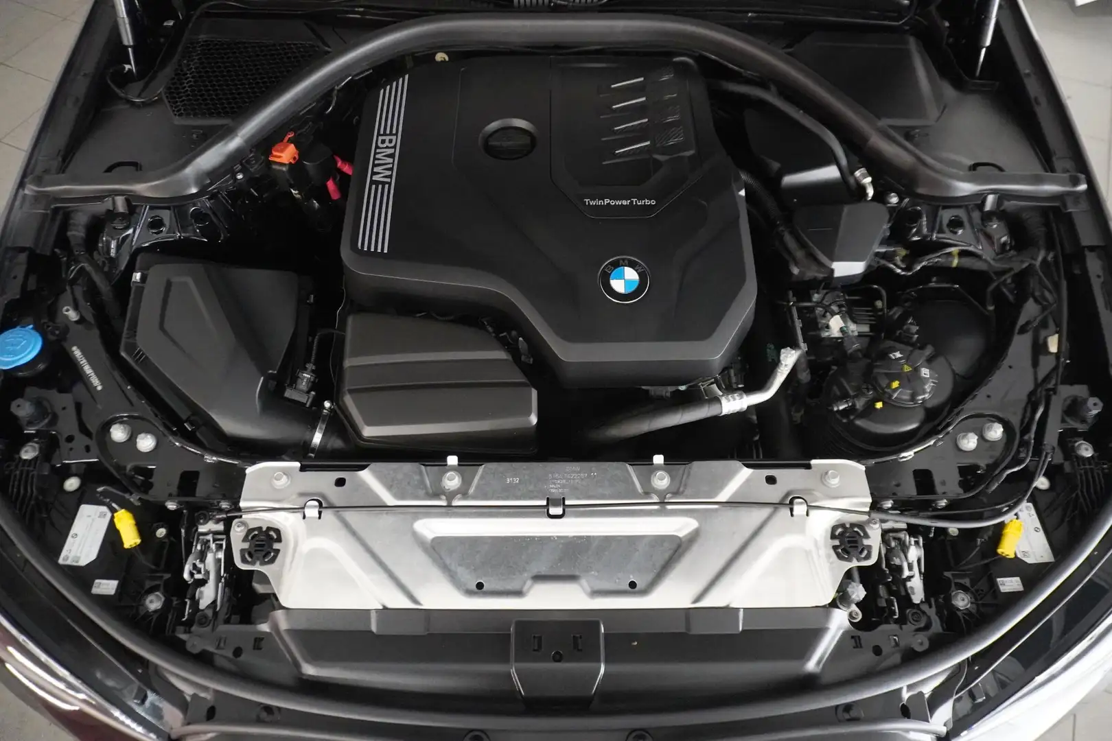BMW 318 i Schwarz - 2