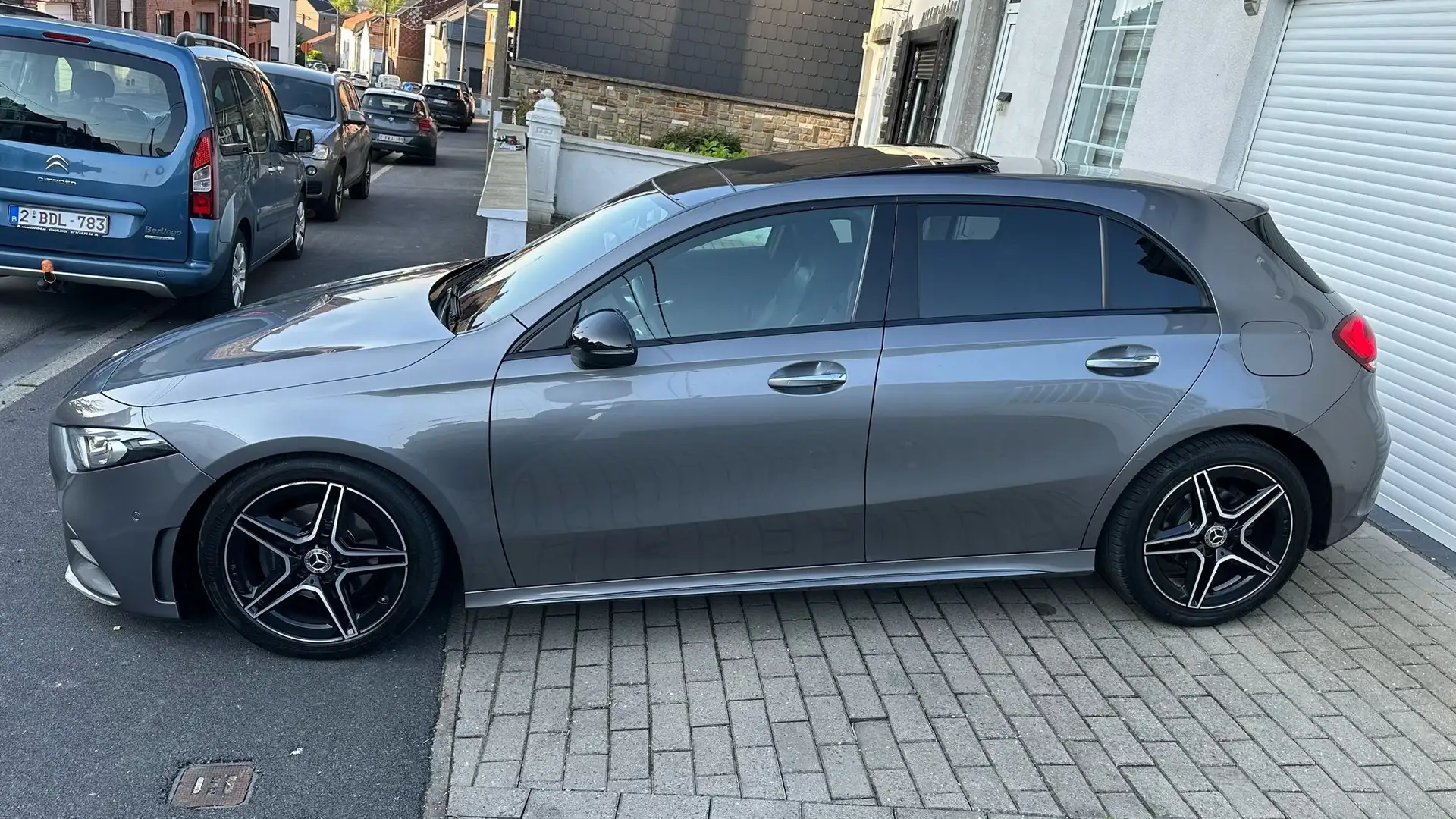Mercedes-Benz A 180 A 180 d* Pack Amg+Pack Night *Toit pano*Full Gris - 2