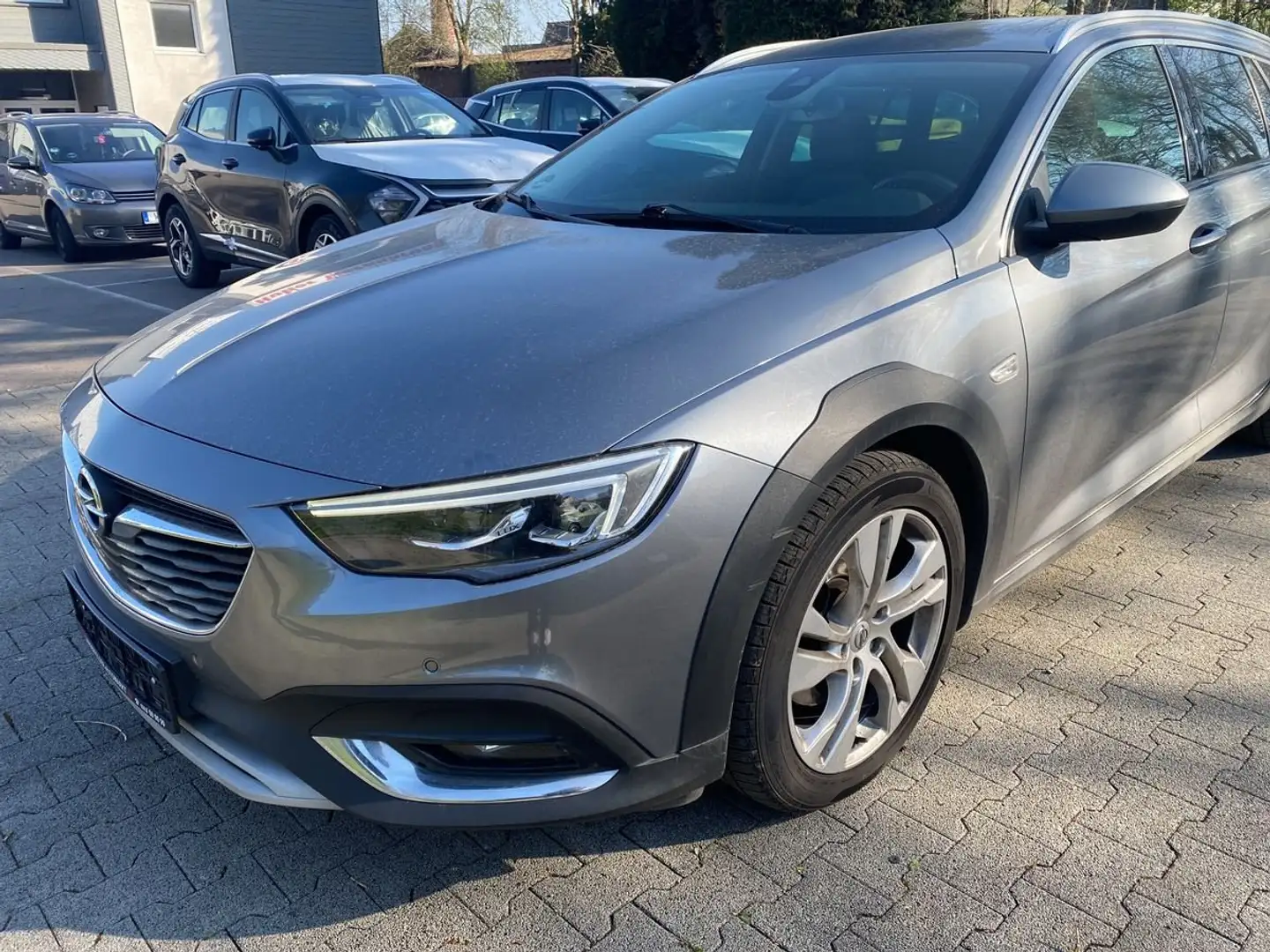 Opel Insignia Insignia Country Tourer 2.0 BiTrb D 4x4 AutomatikE Grau - 1