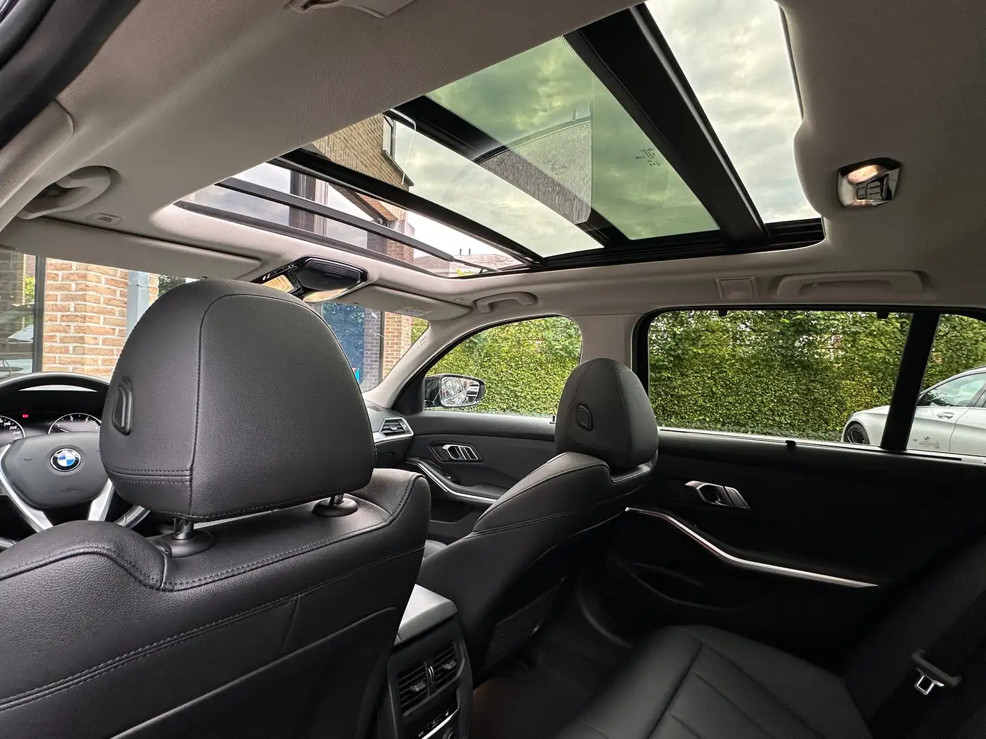 BMW 318 dA Touring I Cuir I Pano I Led I Auto Negro - 2