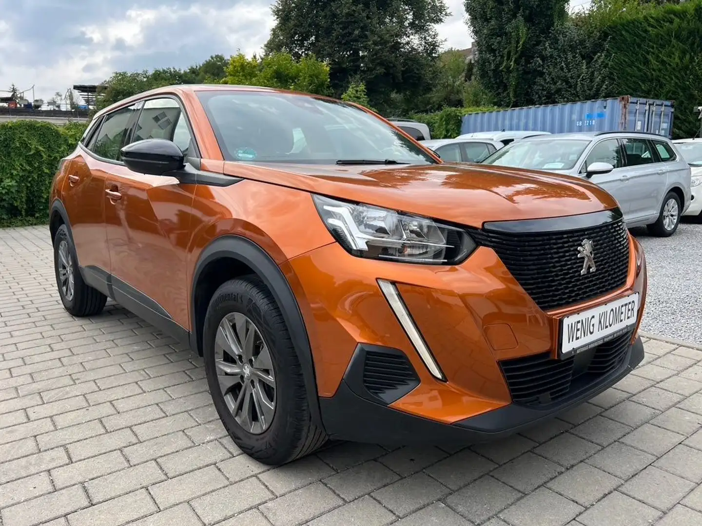 Peugeot 2008 Active Pack 1.2 DAB PDC AHK WENIG KILOMETER Oranje - 1