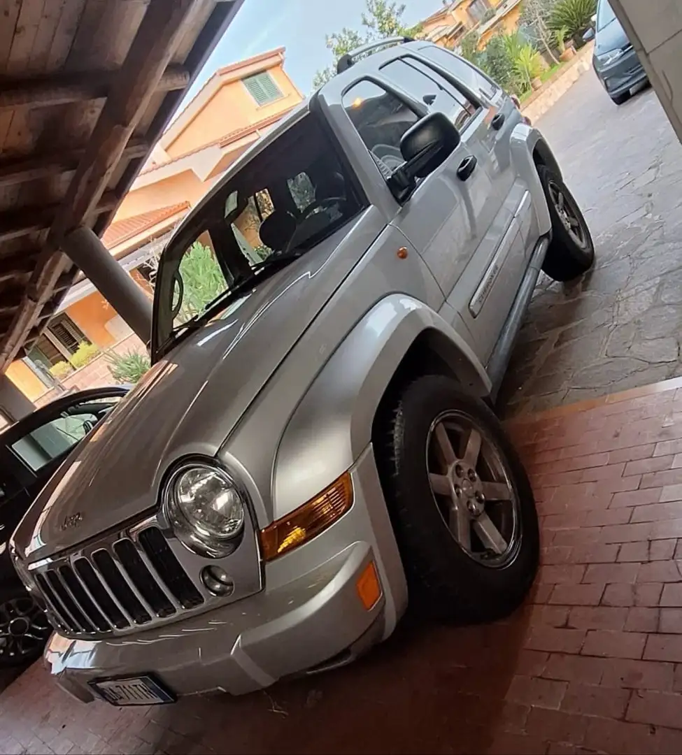Jeep Cherokee 5p 2.8 crd Limited Plateado - 1