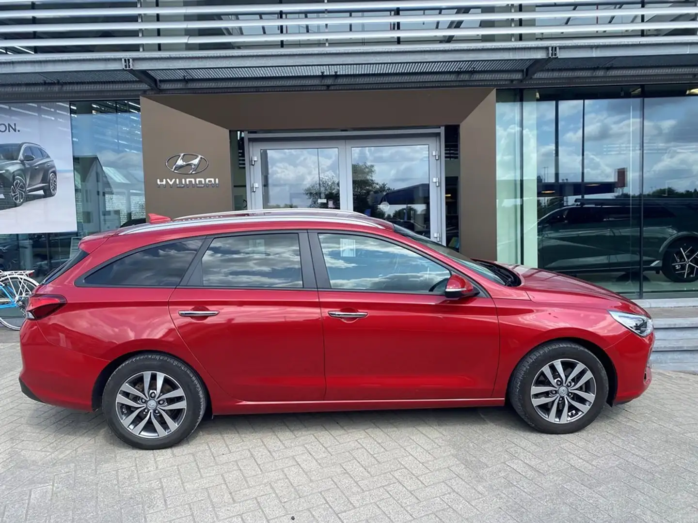 Hyundai i30 1.4 benzine Automatic 140pk TECHNO Rojo - 2