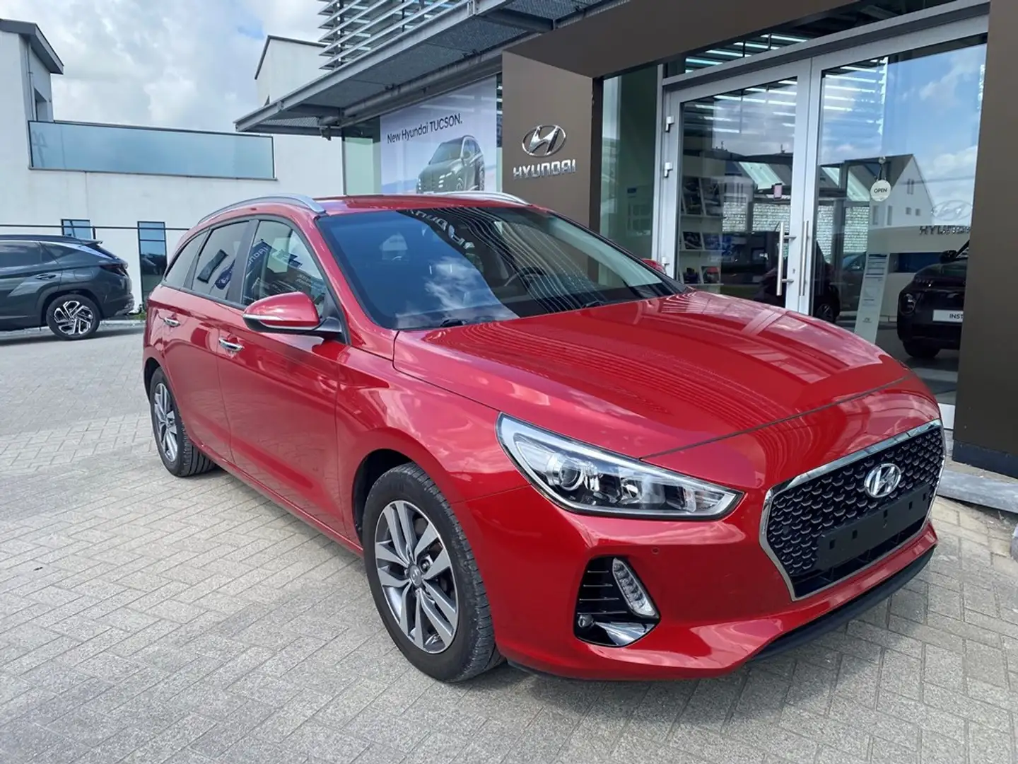 Hyundai i30 1.4 benzine Automatic 140pk TECHNO Rojo - 1