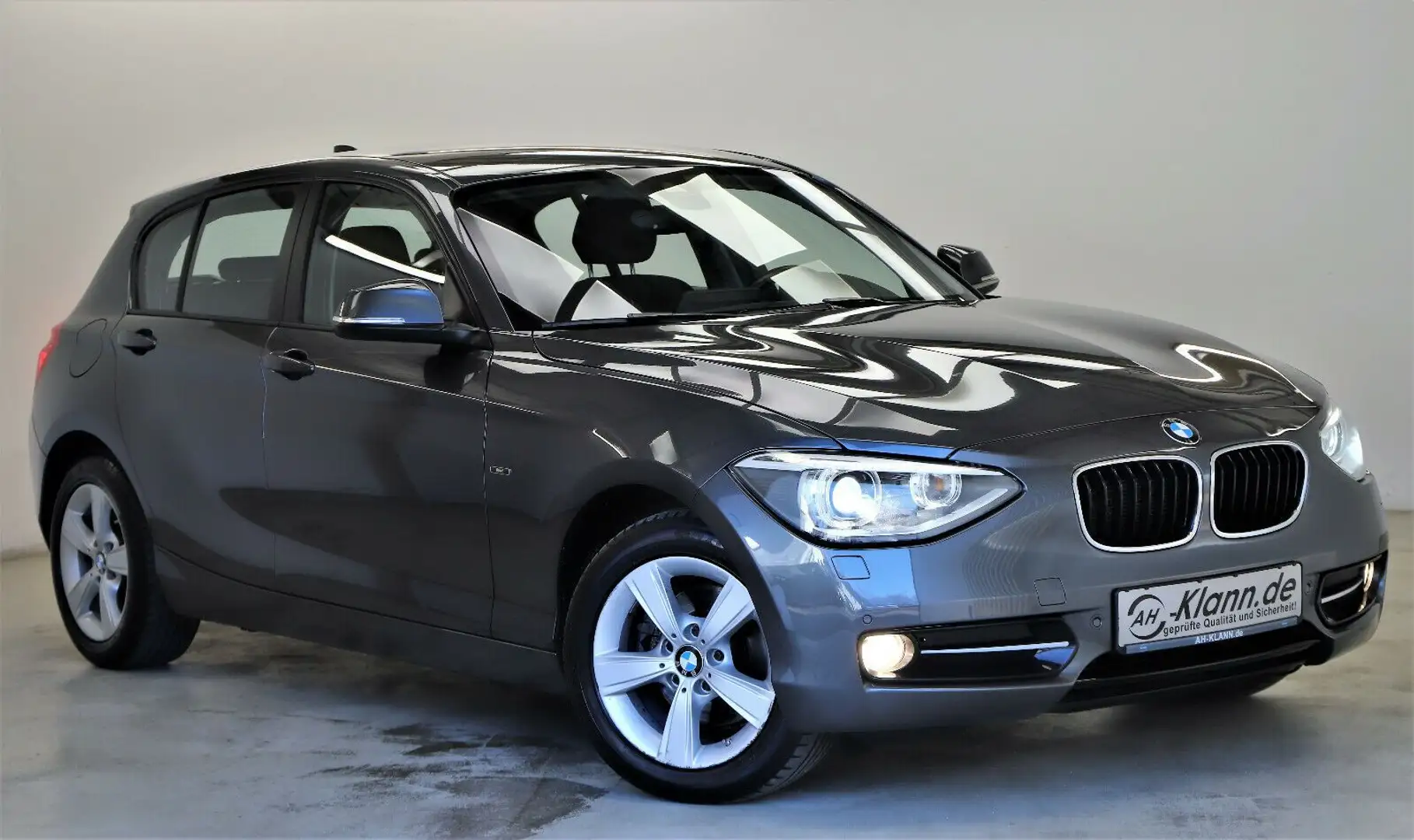 BMW 118 d 143PS xDrive M Sport Navi Keyles AHK 1Hand Grau - 1