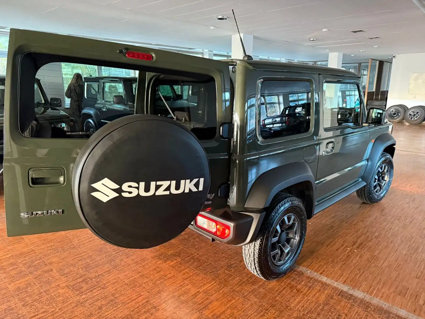 Suzuki Jimny 1.5 ALLGRIP Comfort PLUS MIT EXTRAS Grün - 2