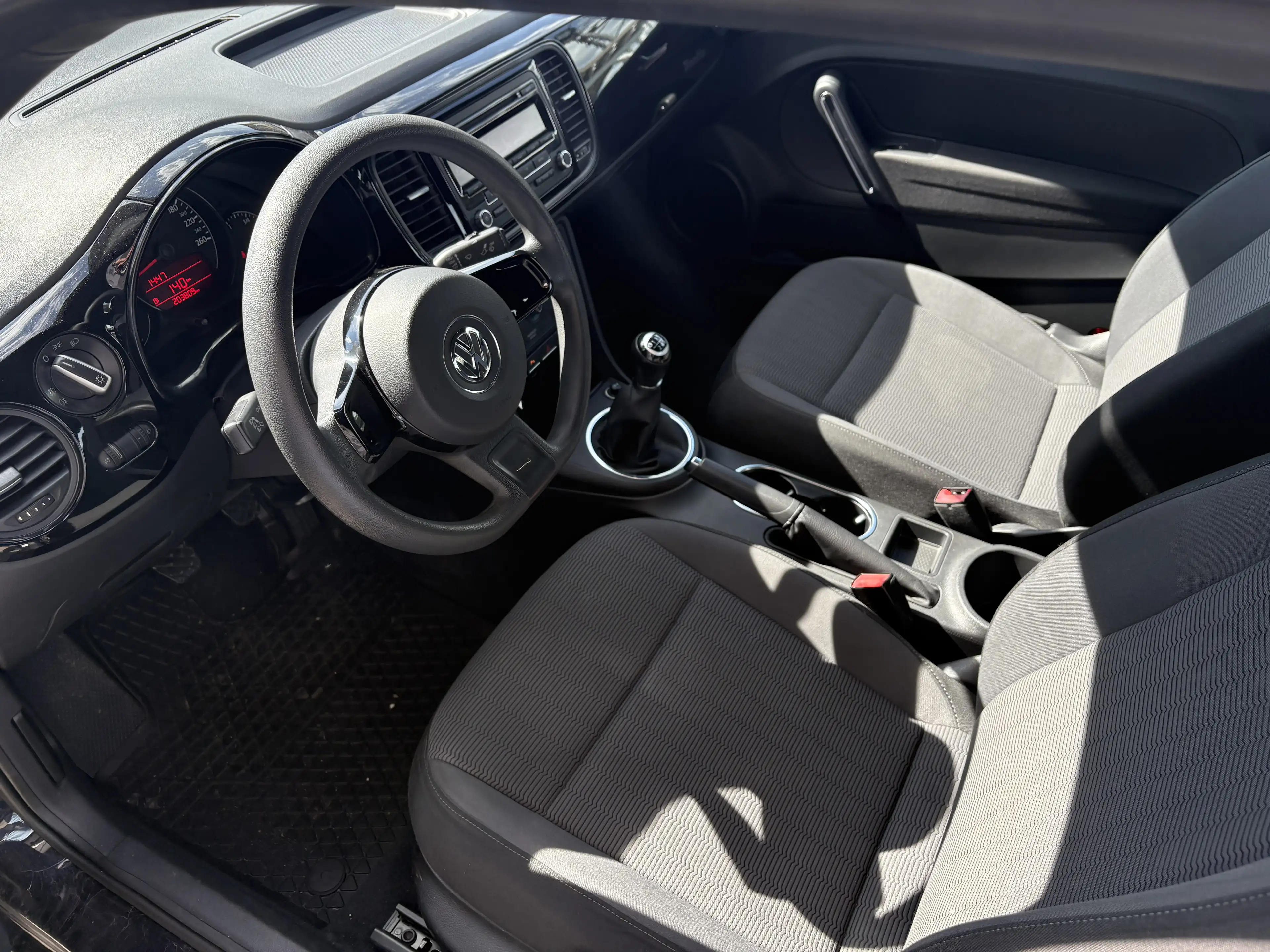 Volkswagen Beetle 1,2 TSI 1.BESITZ  STEUERKETTE NEU  PDC — photo 8