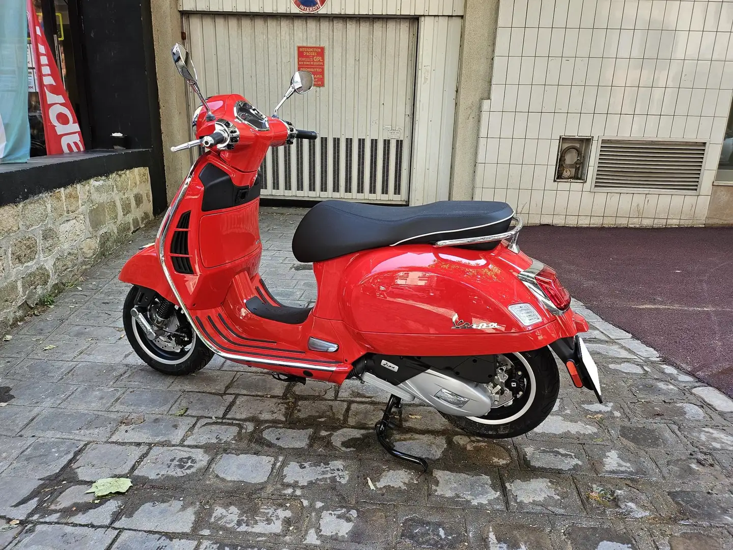 Vespa GTS 125 Rouge - 2