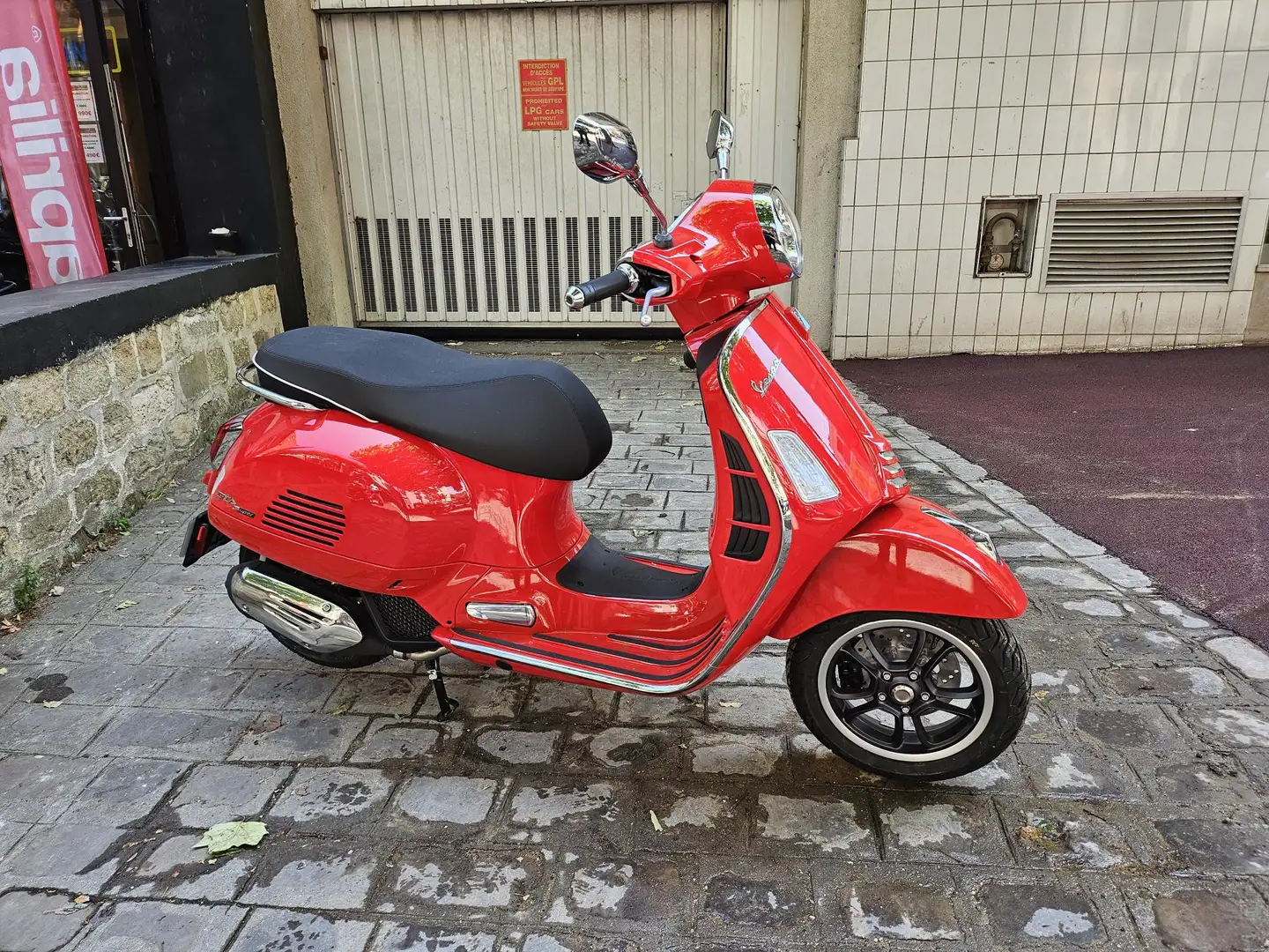 Vespa GTS 125 Rouge - 1