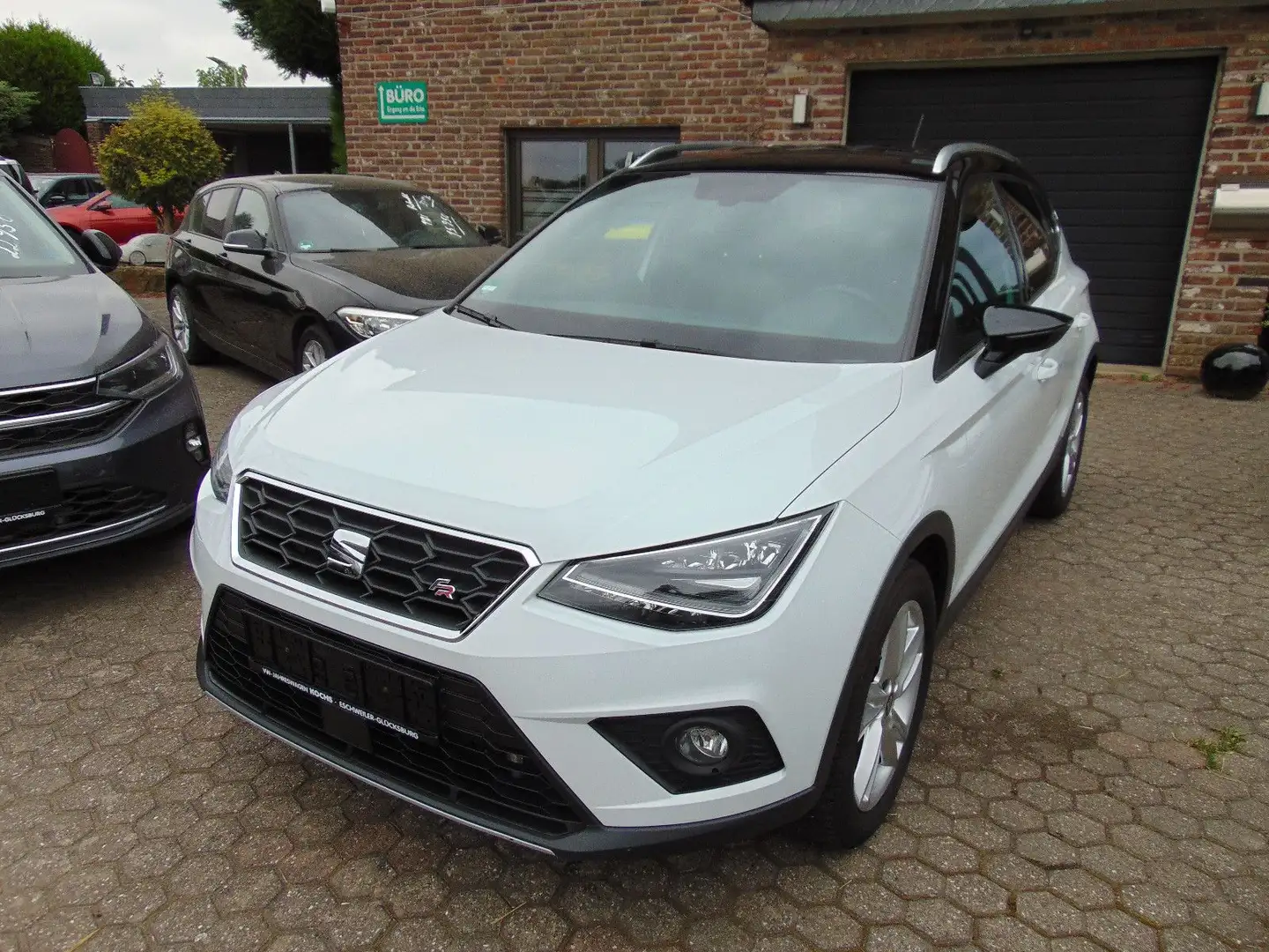 SEAT Arona 1.0 TSI 85kW FR DSG Weiß - 1