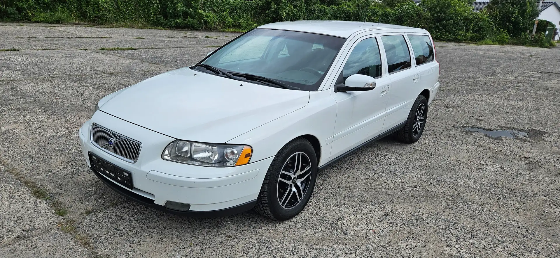 Volvo V70 D5 AWD Kinetic Weiß - 2