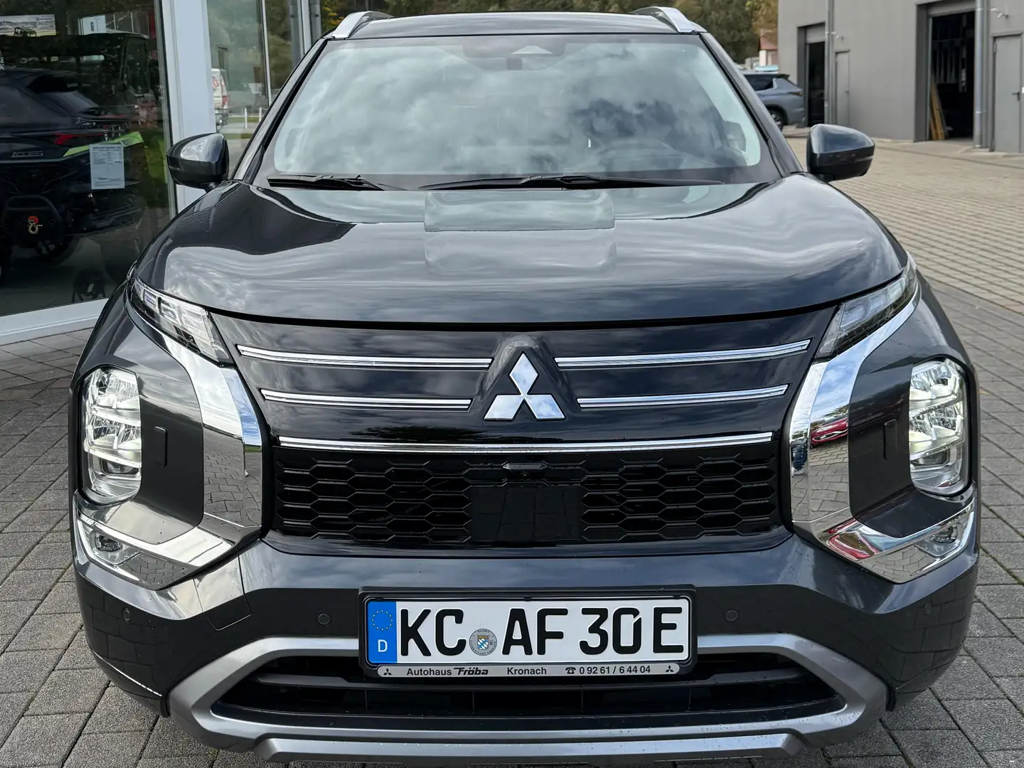 Mitsubishi Outlander 2.4L PHEV TOP 2-Farb Grau - 2