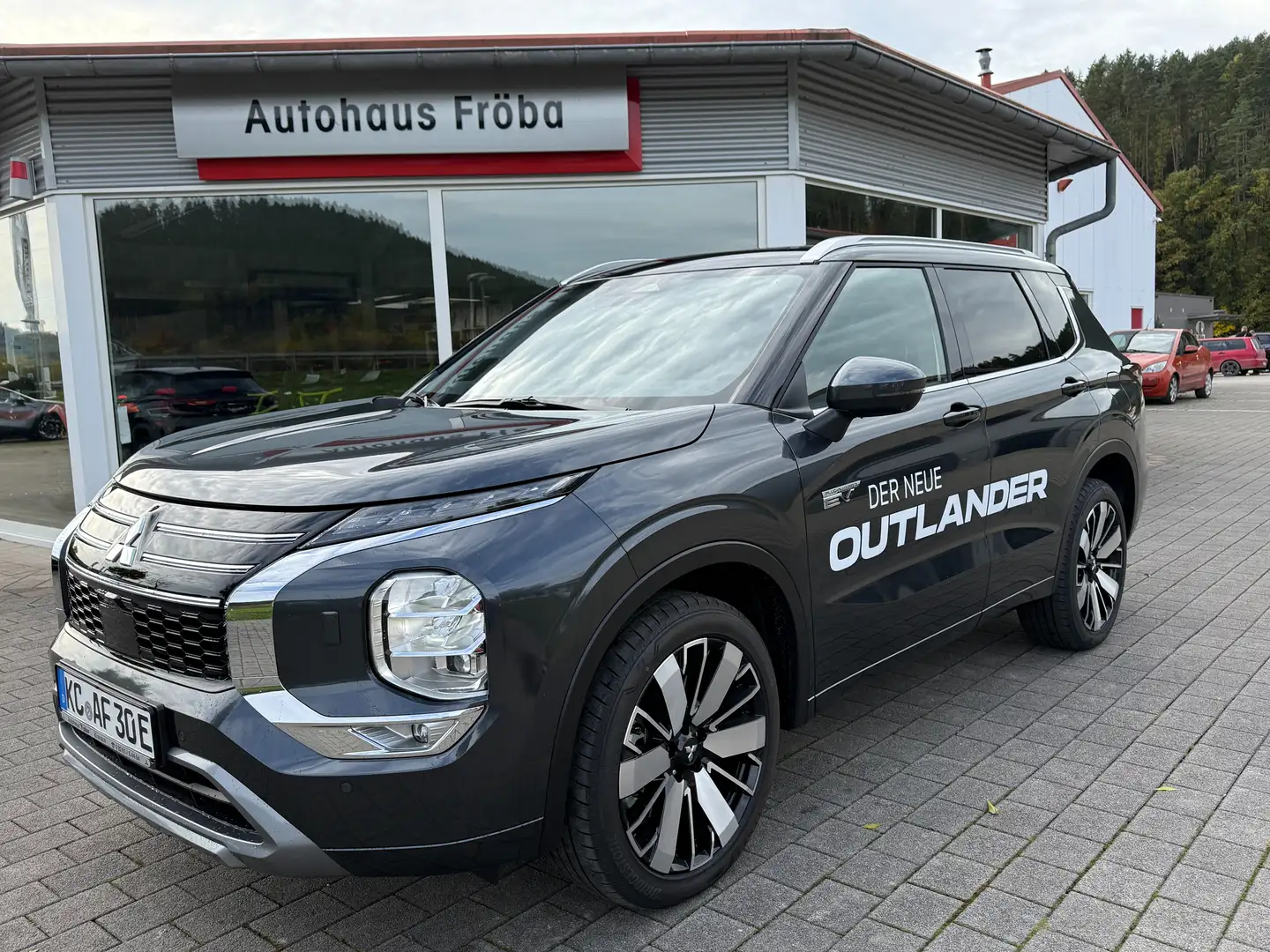 Mitsubishi Outlander 2.4L PHEV TOP 2-Farb Grau - 1
