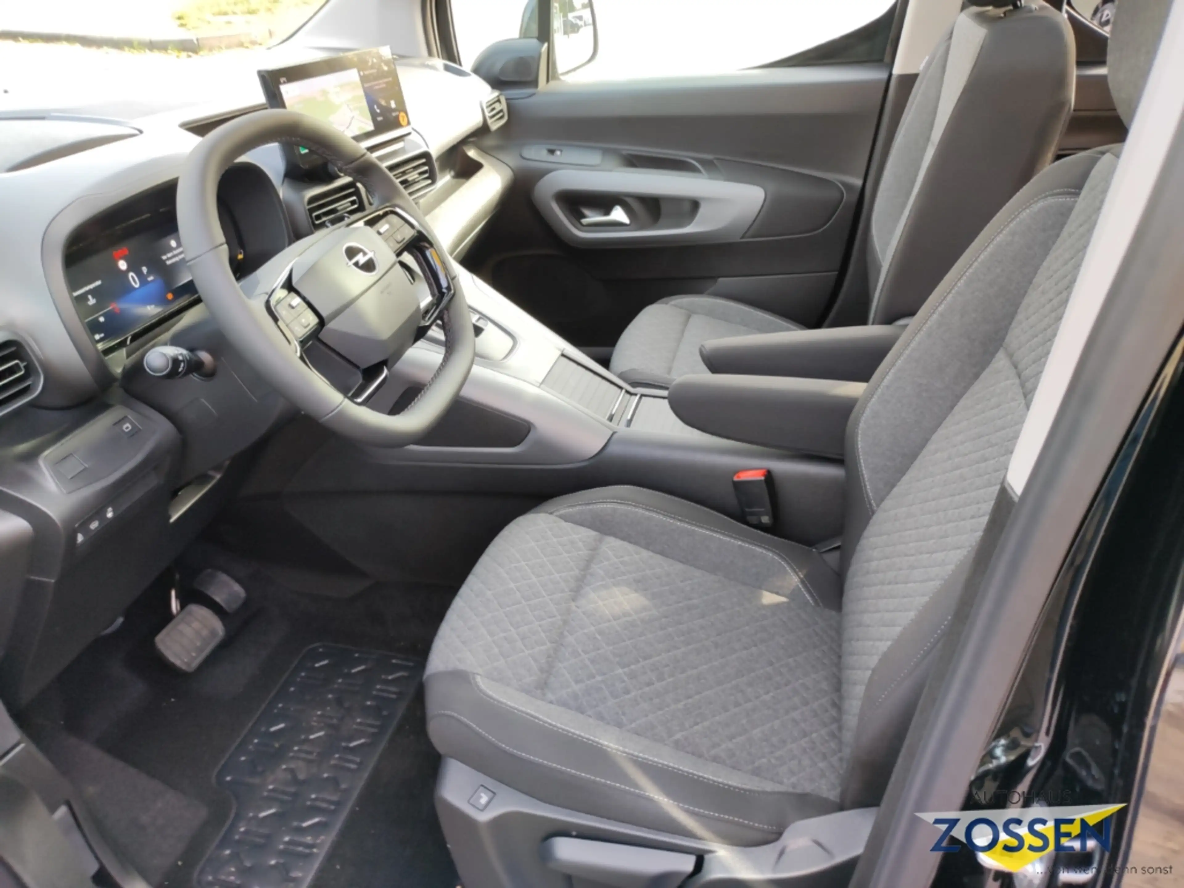 Opel Combo Life GS+Matrix LED+AHZV+Panorama — photo 13