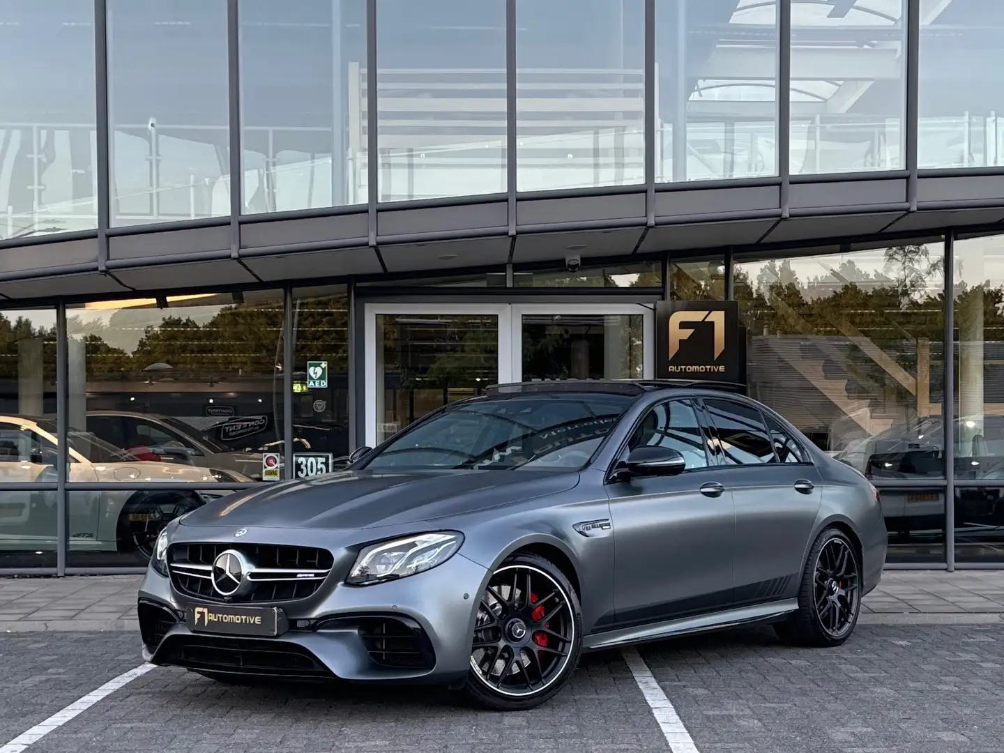 Mercedes-Benz E 63 AMG S 4M+ Pano|Burmest 3D|HuD|Kuip Šedá - 1