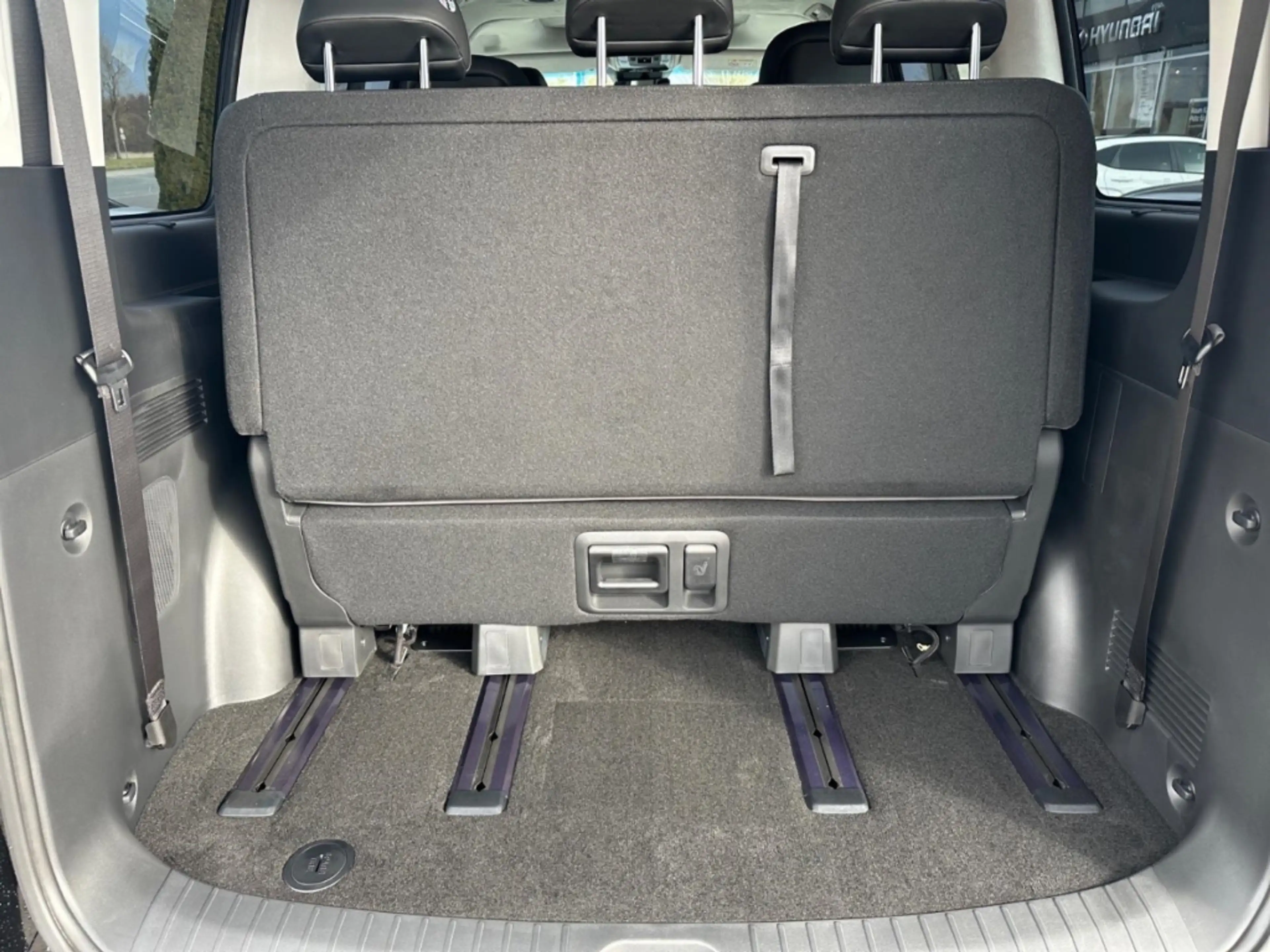 Hyundai STARIA Signature Hybrid 2WD 1.6 T-GDI EU6e 7-Sitzer El. P — photo 12