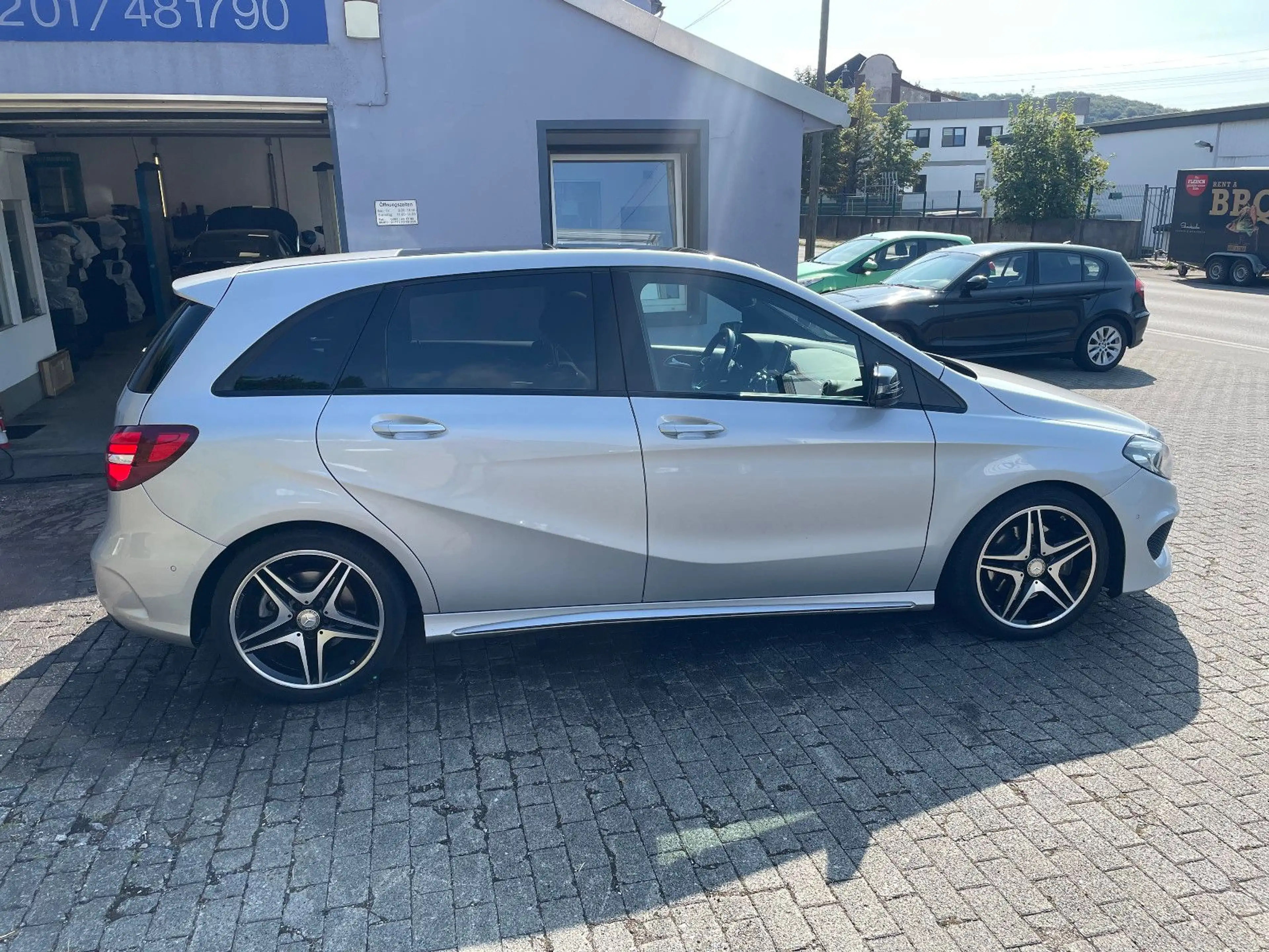 Mercedes-Benz B 220 4Matic Aut. AMG Pano Navi LED 18" — photo 8