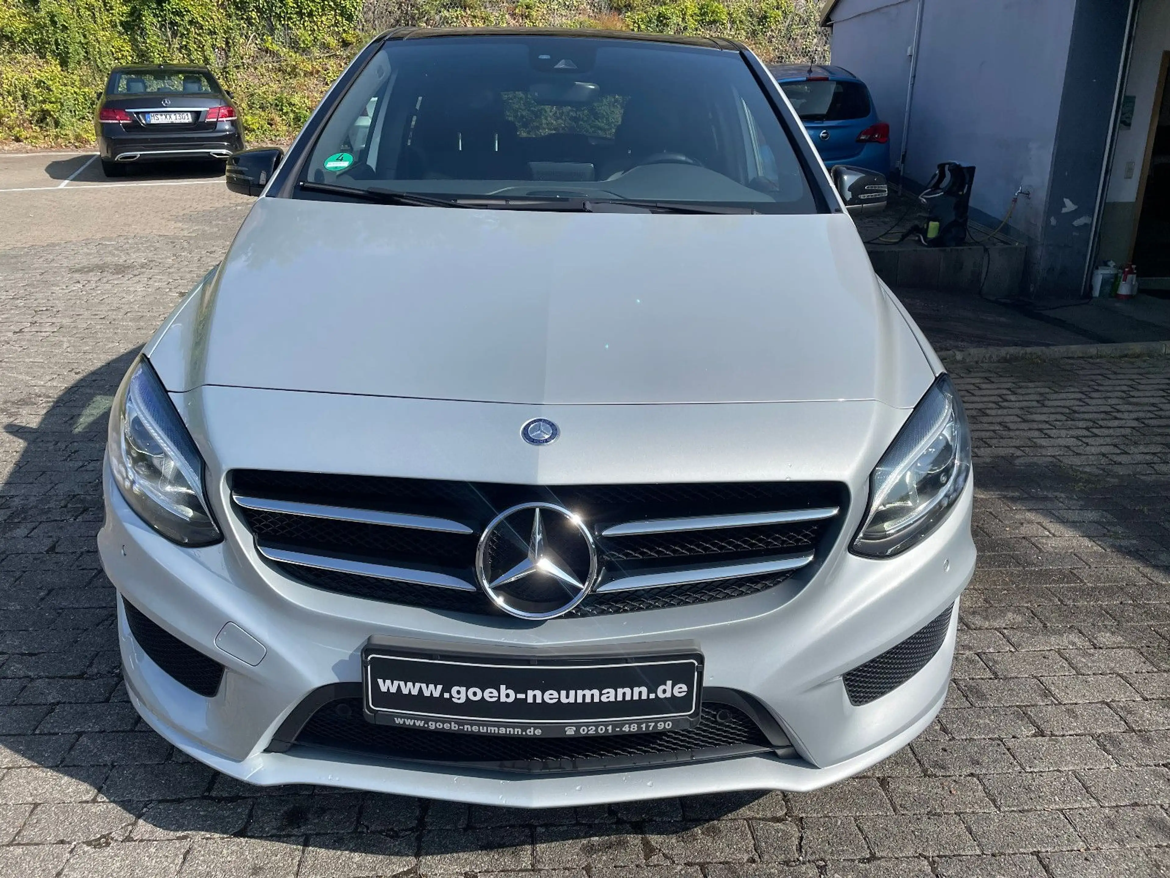 Mercedes-Benz B 220 4Matic Aut. AMG Pano Navi LED 18" — photo 2