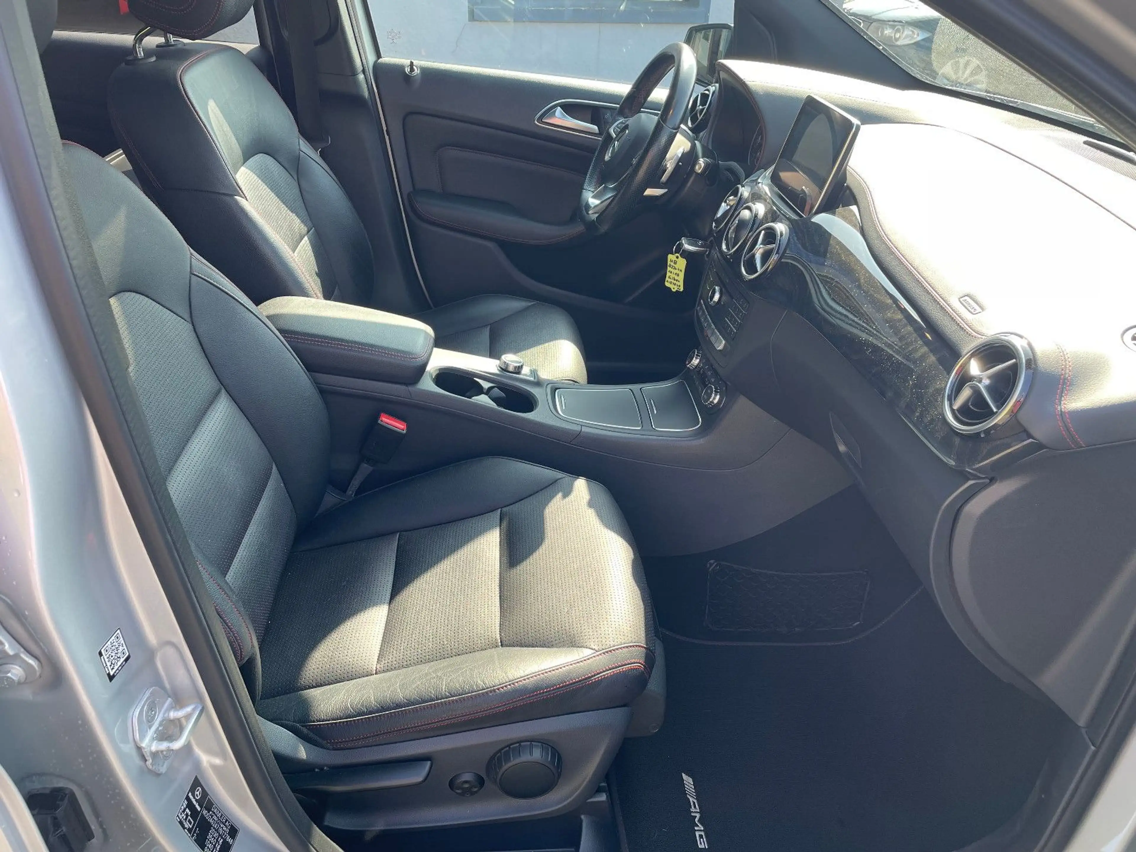 Mercedes-Benz B 220 4Matic Aut. AMG Pano Navi LED 18" — photo 15