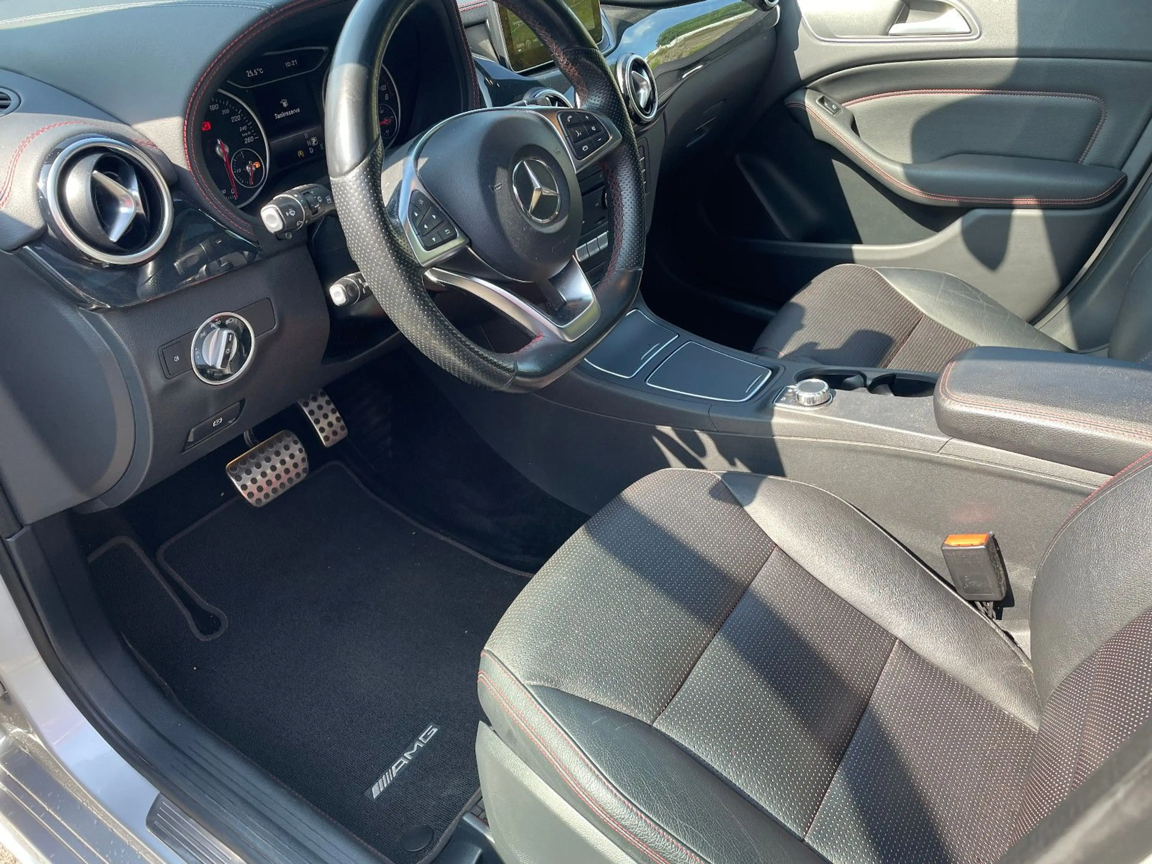 Mercedes-Benz B 220 4Matic Aut. AMG Pano Navi LED 18" — photo 11