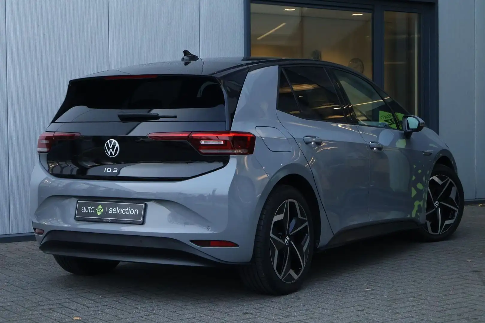 Volkswagen ID.3 Business 58 kWh Grau - 2