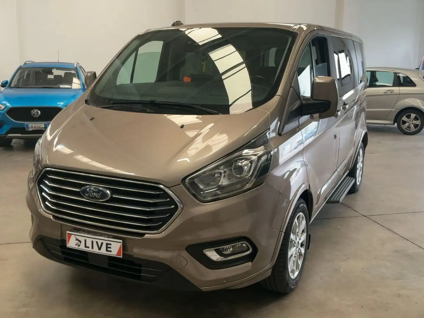 Ford Tourneo Custom 320 L1 Titanium X*Bi-Xenon*Leder Plateado - 1
