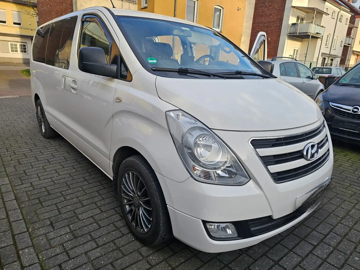 Hyundai H-1 2.5 CRDi Travel Premium White - 2