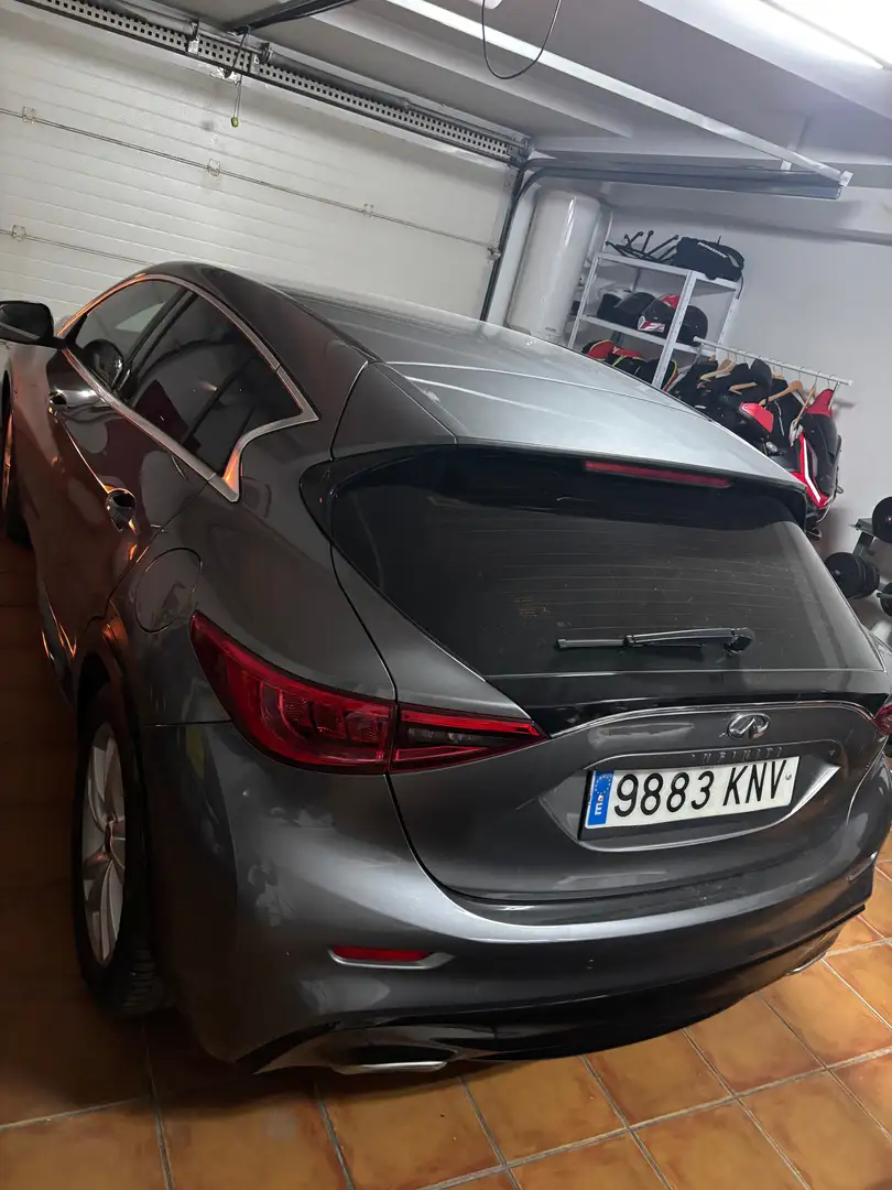 Infiniti Q30 2.2d Premium Tech 7DCT Gris - 1