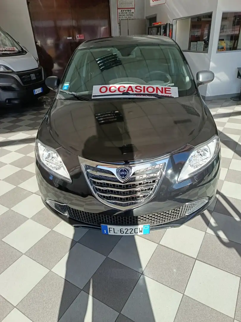 Lancia Ypsilon Ypsilon 1.2 69 CV 5 porte Gold Zwart - 1