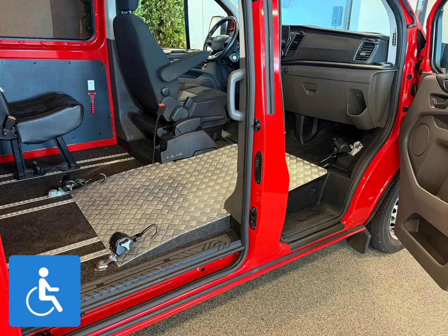 Ford Transit Custom L1H1 Rolstoelbus rolstoel voorin Rood - 1