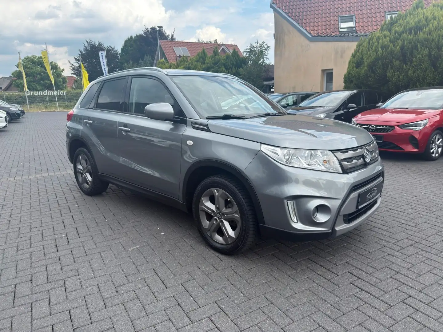 Suzuki Vitara 1.6 Comfort /Kamera/Car-Play/Sitzheizung Grau - 2