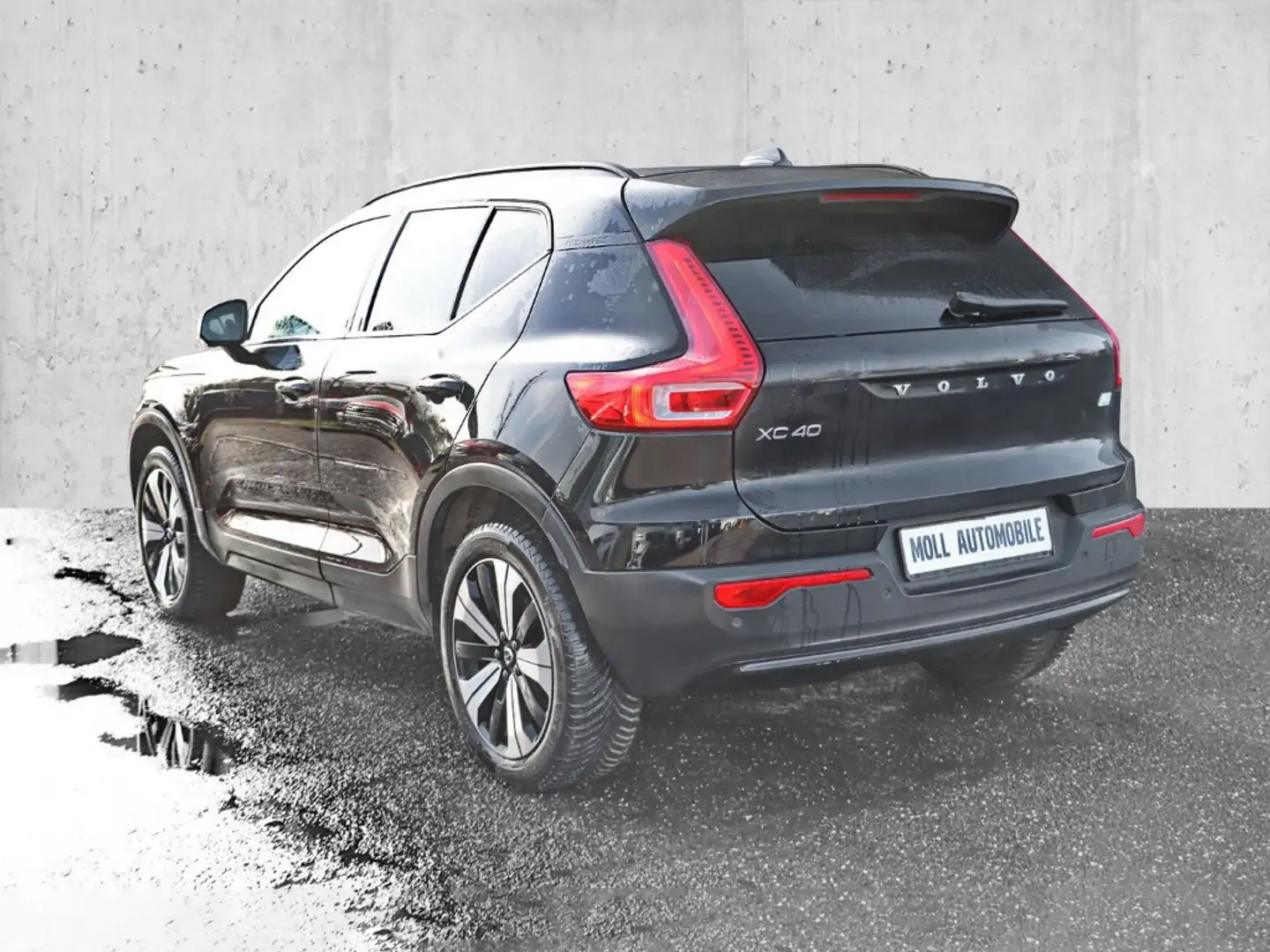 Volvo XC40 Plus Dark Recharge Plug-In Hybrid 2WD T4 Twin Engi Schwarz - 2
