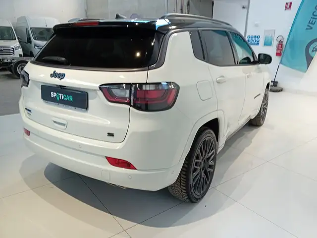Jeep Compass view 4