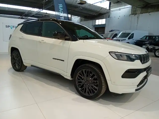 Jeep Compass view 3