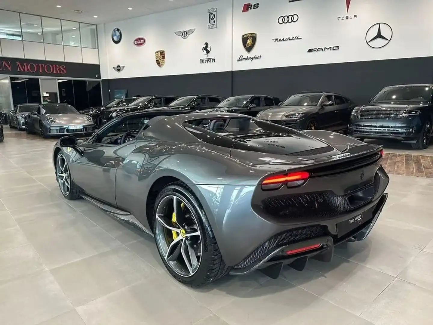 Ferrari 296 3.0 TURBO V6 HYBRIDE 830 Grau - 2